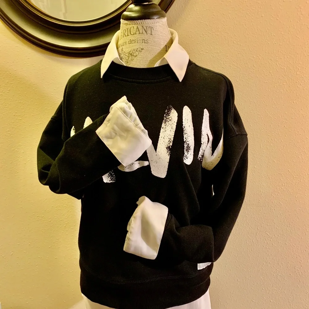 CUTE CALVIN KLEIN SWEATSHIRT ❤️CHANGE IT UP WITH A WHITE SHIRT UNDERNEATH. - Picture 7 of 14